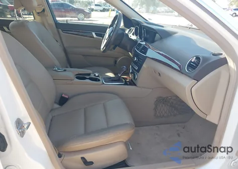 2013 Mercedes-Benz C 250 Luxury/Sport из США, поврежденный, VIN WDDGF4HB4DR268857